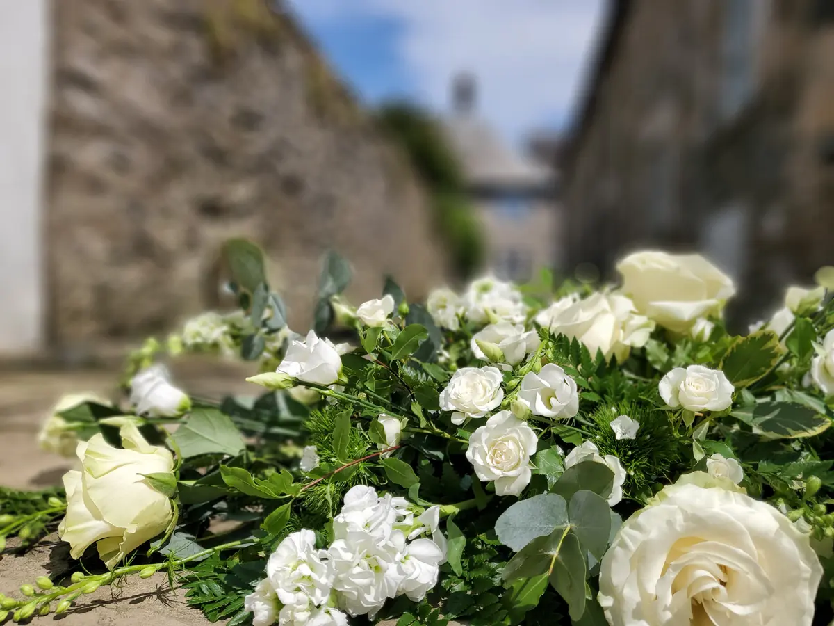 mixed-flower-coffin-spray-florist-flowerbank2 Flower Wreath Posy Funeral Flowers Kirkby Lonsdale Florist